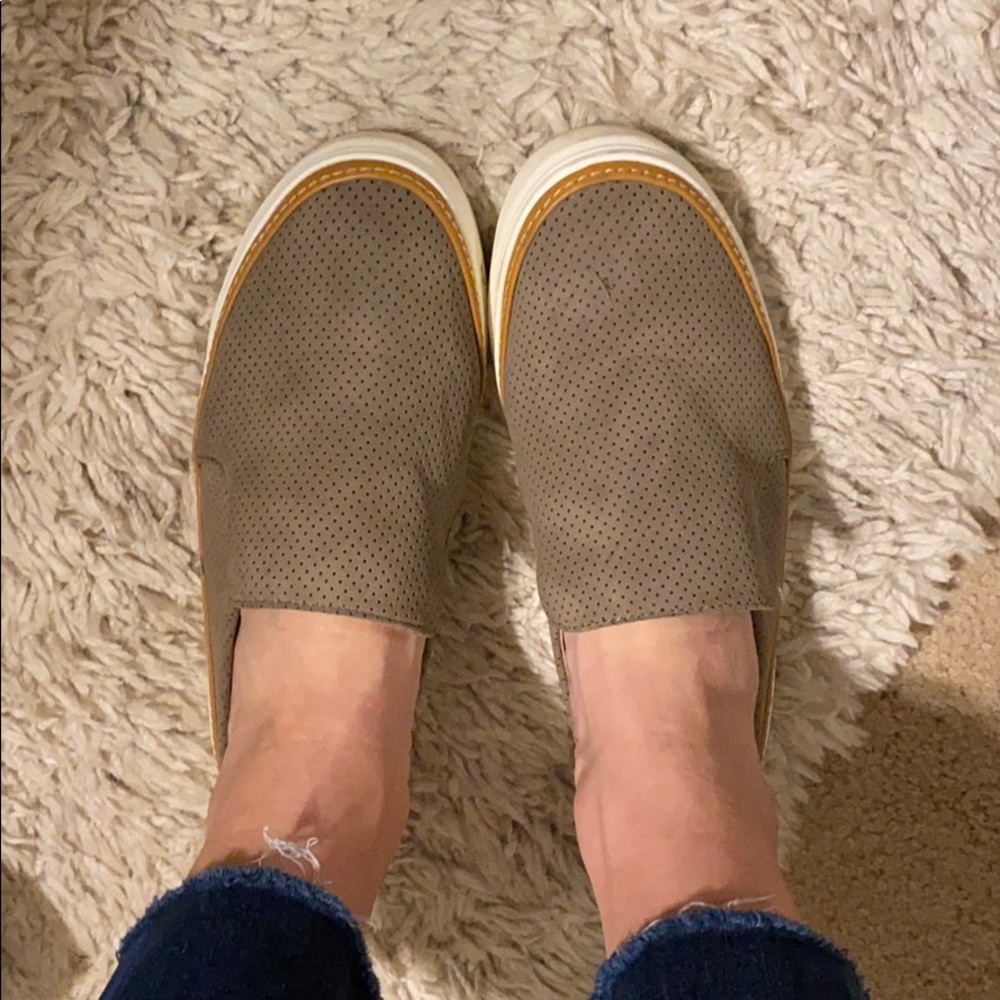 Ccocci (from Vici) grey Slip on - size 6.5